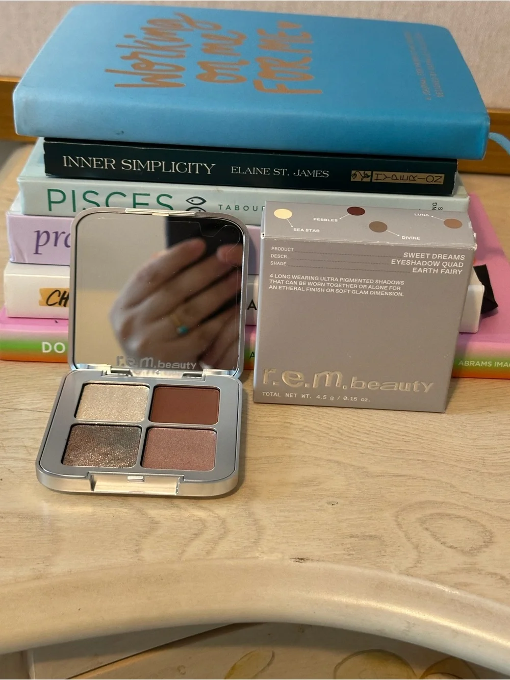 r-e-m beauty Sweet Dreams Eyeshadow Quad - Earth Fairy